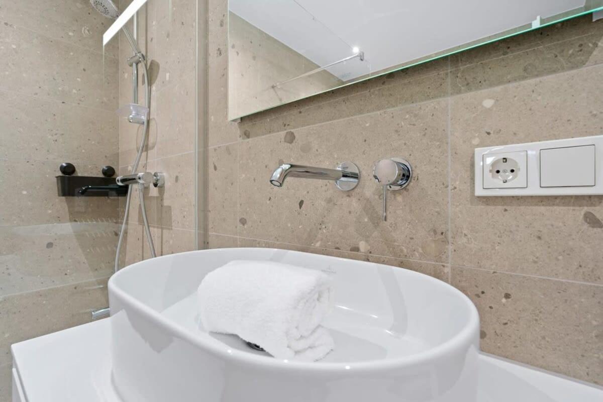 Ferienwohnung Luxurious 2Br Apt With Balcony In Luxemburg Exterior foto